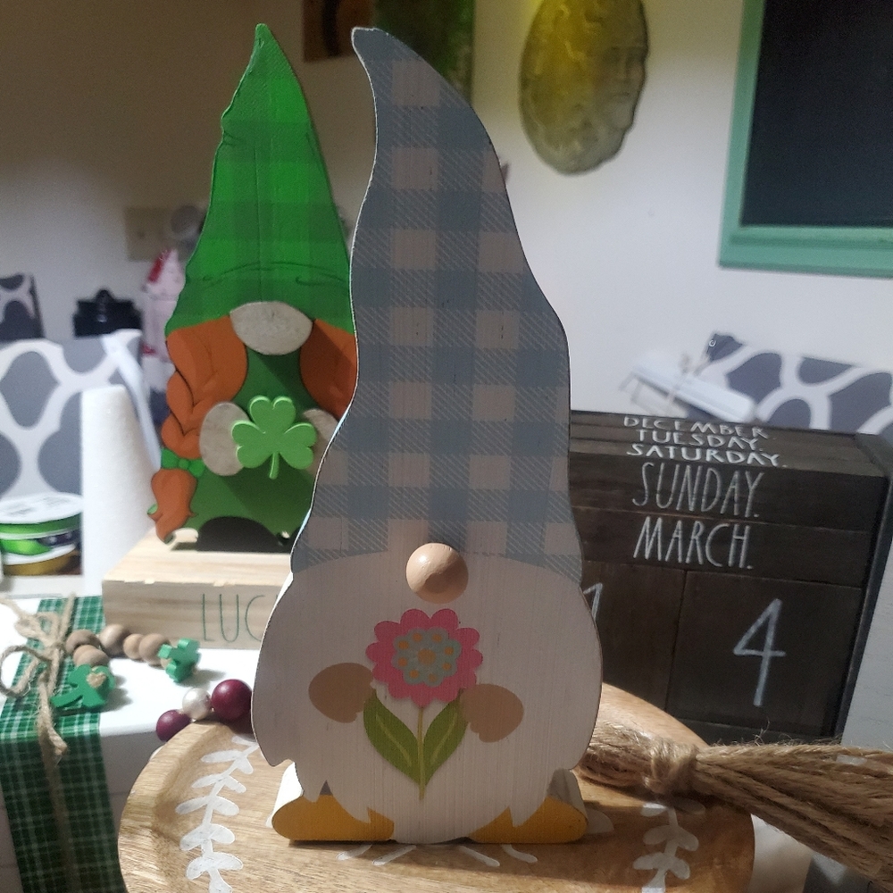 Wooden easter gnome - Picture 2 of 2